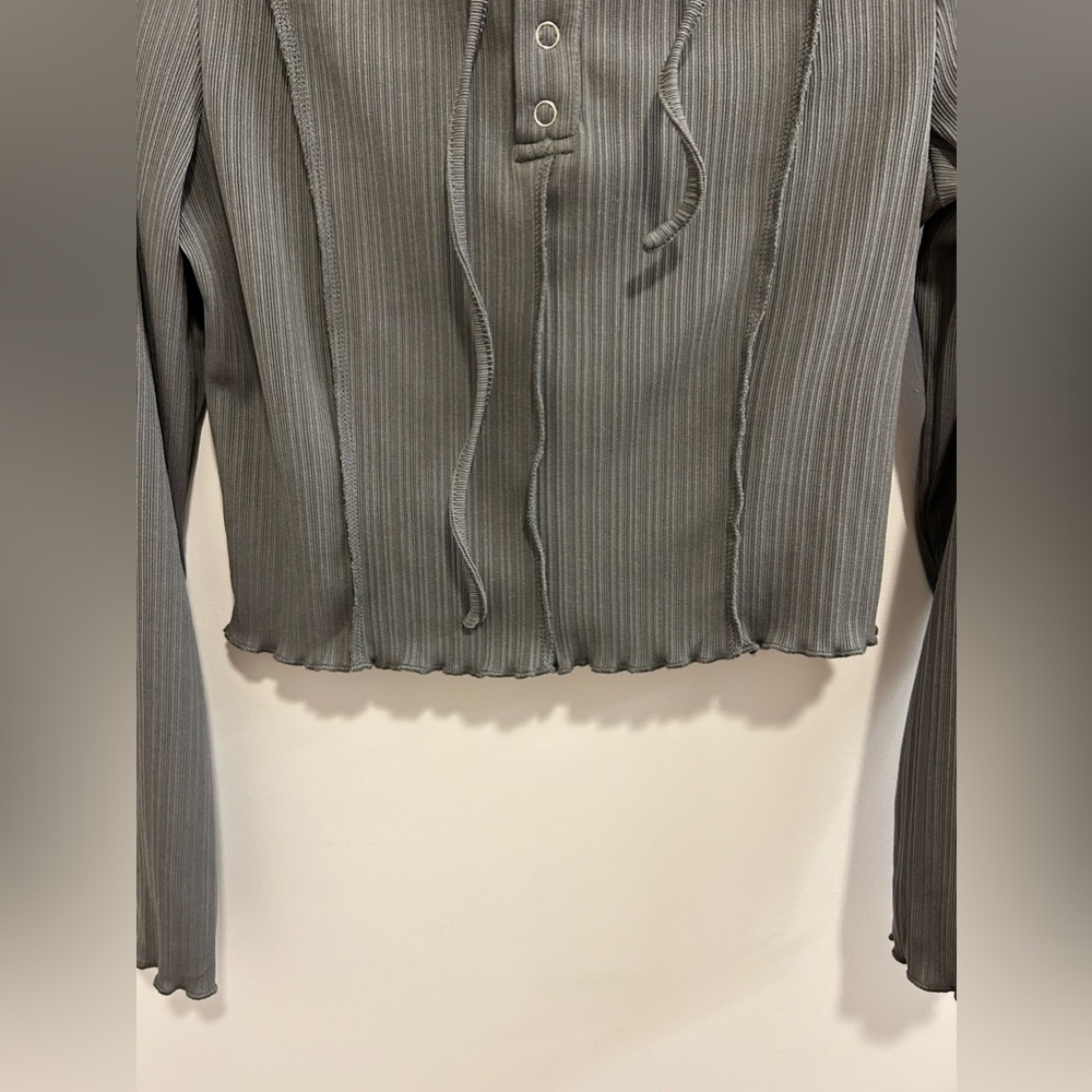 πLike New CIDER Ribbed Cropped Long Sleeve - Picture 8 of 9